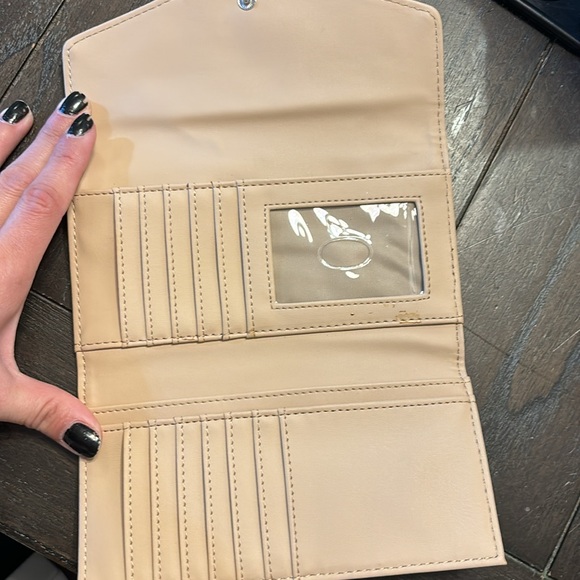 Guess pink shoulder bag with crossbody strap and matching wallet - Picture 9 of 10